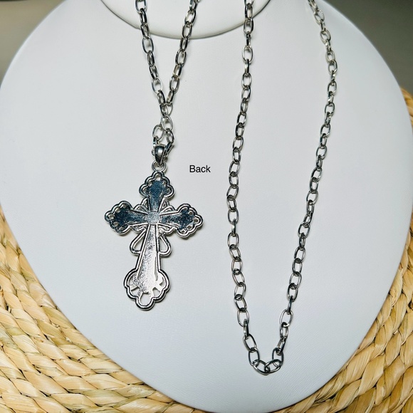 Beautiful Ornate Crystal Filigree Cross Necklace - Picture 5 of 11
